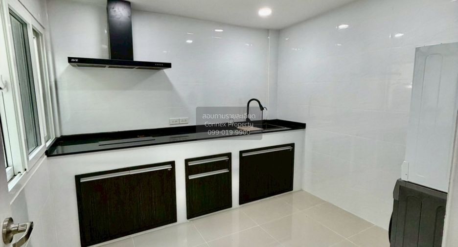 Casa adosada en venta de 3 habitaciones en Wang Thonglang, Bangkok