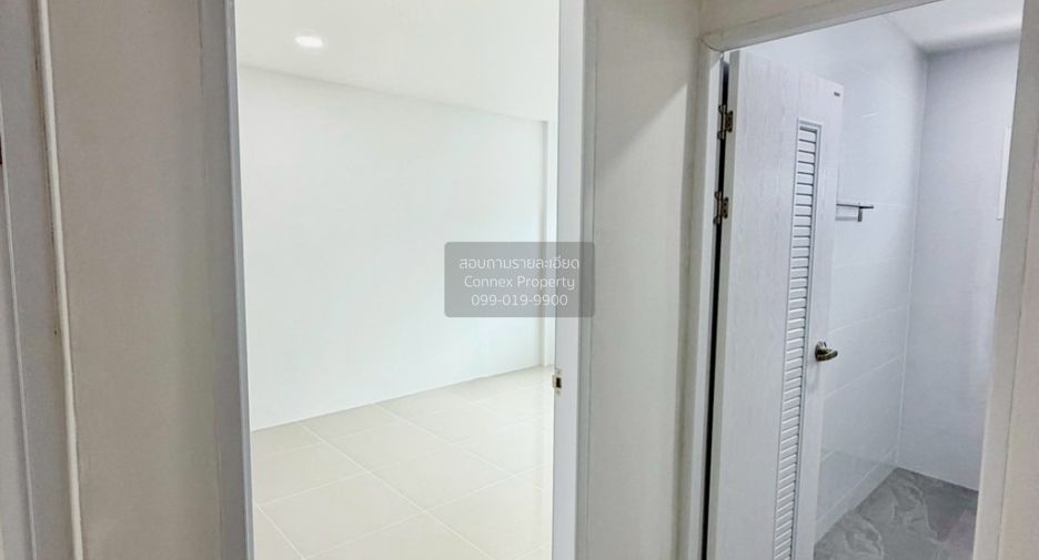 Casa adosada en venta de 3 habitaciones en Wang Thonglang, Bangkok