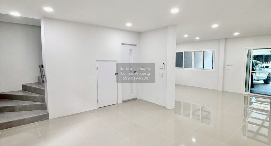 Casa adosada en venta de 3 habitaciones en Wang Thonglang, Bangkok