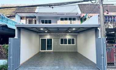 Casa adosada en venta de 3 habitaciones en Wang Thonglang, Bangkok