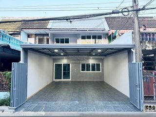 Casa adosada en venta de 3 habitaciones en Wang Thonglang, Bangkok