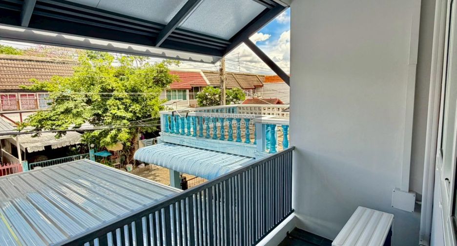 Casa adosada en venta de 3 habitaciones en Wang Thonglang, Bangkok