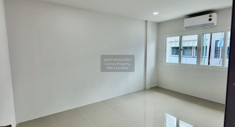 Casa adosada en venta de 3 habitaciones en Wang Thonglang, Bangkok