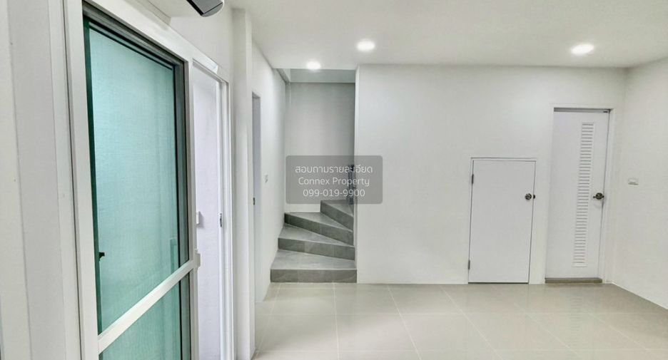 Casa adosada en venta de 3 habitaciones en Wang Thonglang, Bangkok