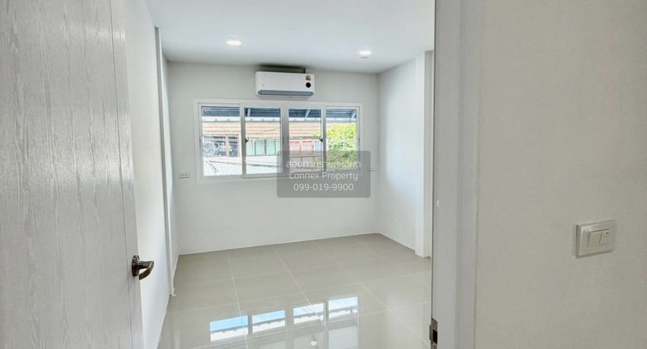 Casa adosada en venta de 3 habitaciones en Wang Thonglang, Bangkok