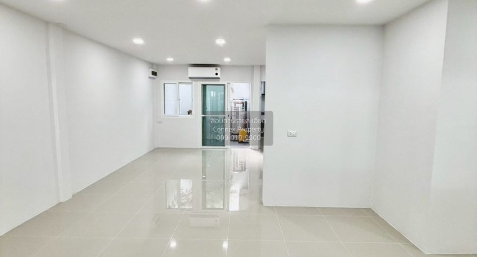 Casa adosada en venta de 3 habitaciones en Wang Thonglang, Bangkok