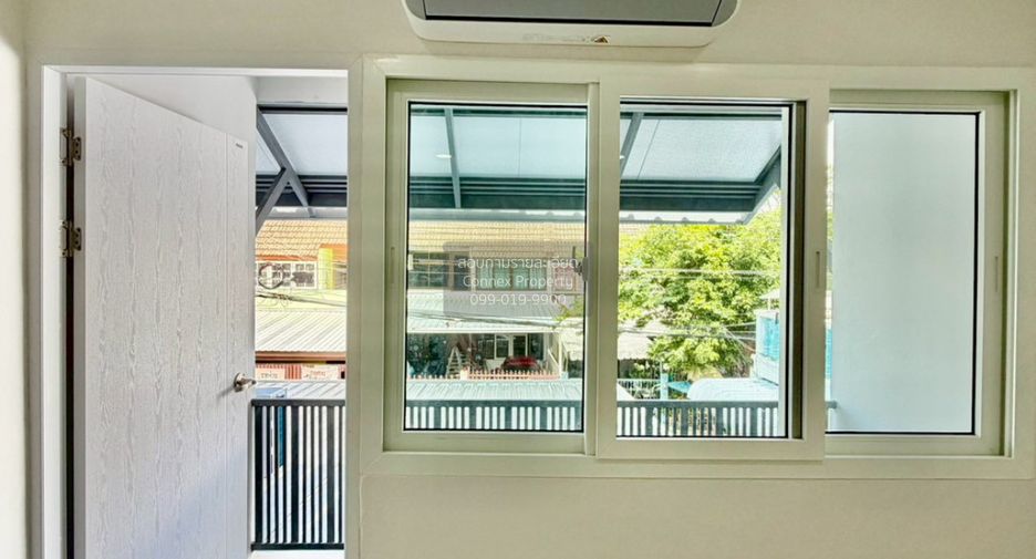 Casa adosada en venta de 3 habitaciones en Wang Thonglang, Bangkok