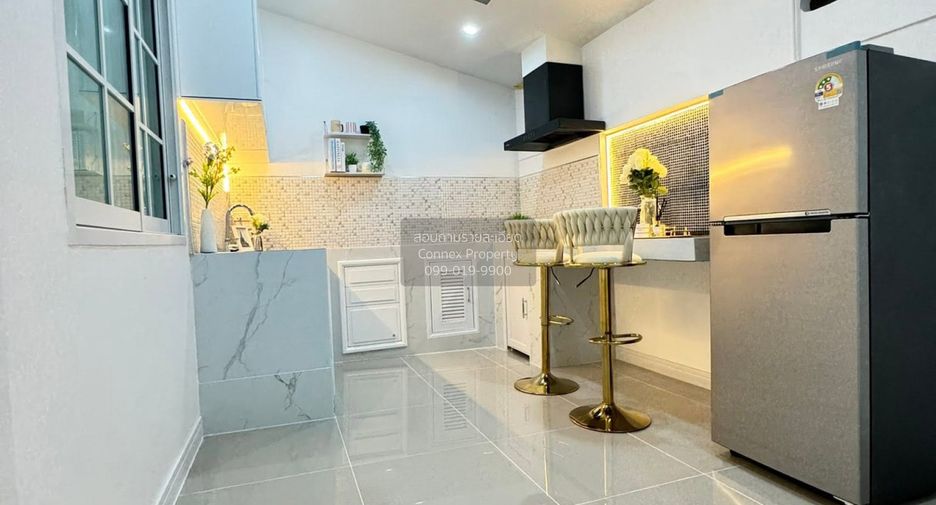À vendre 2 chambres maison de ville à Bang Lamung, Chonburi