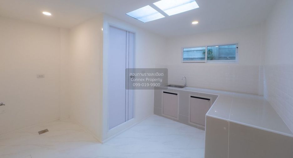 For sale 3 bedrooms townhouse in Bang Bon, Bangkok
