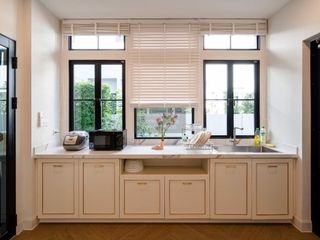 For sale 4 bedrooms house in Saphan Sung, Bangkok