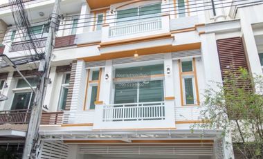For sale 3 bedrooms townhouse in Lat Phrao, Bangkok