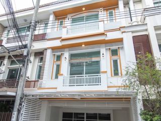 For sale 3 bedrooms townhouse in Lat Phrao, Bangkok