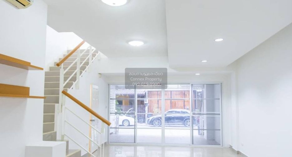 For sale 3 bedrooms townhouse in Lat Phrao, Bangkok