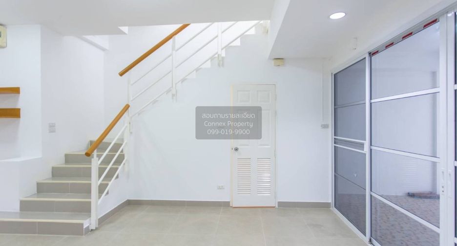For sale 3 bedrooms townhouse in Lat Phrao, Bangkok