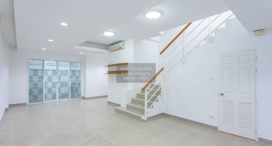 For sale 3 bedrooms townhouse in Lat Phrao, Bangkok