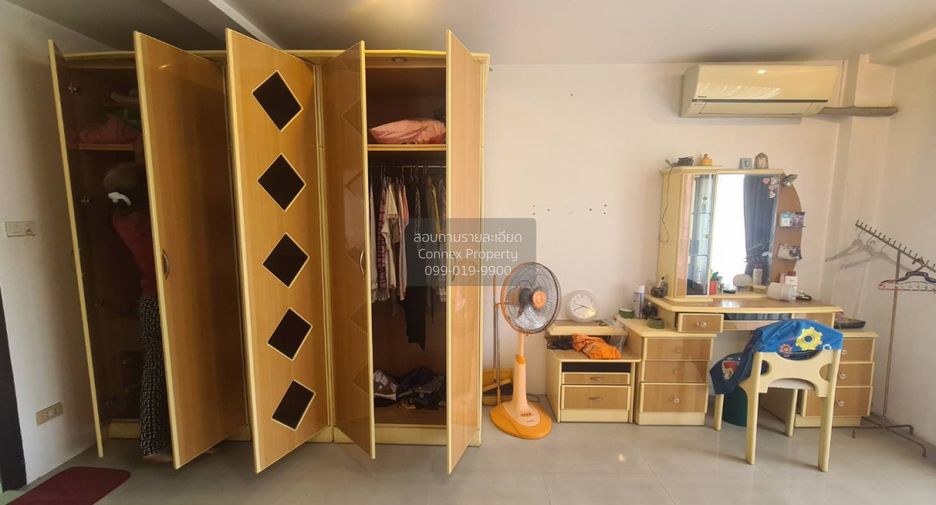 For sale 4 bedrooms townhouse in Prawet, Bangkok