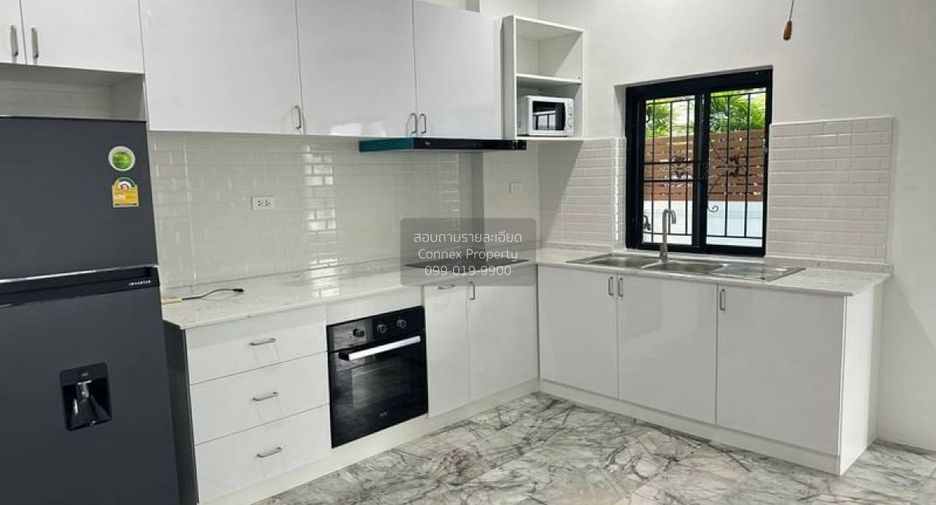 For sale 4 bedrooms house in Sattahip, Chonburi