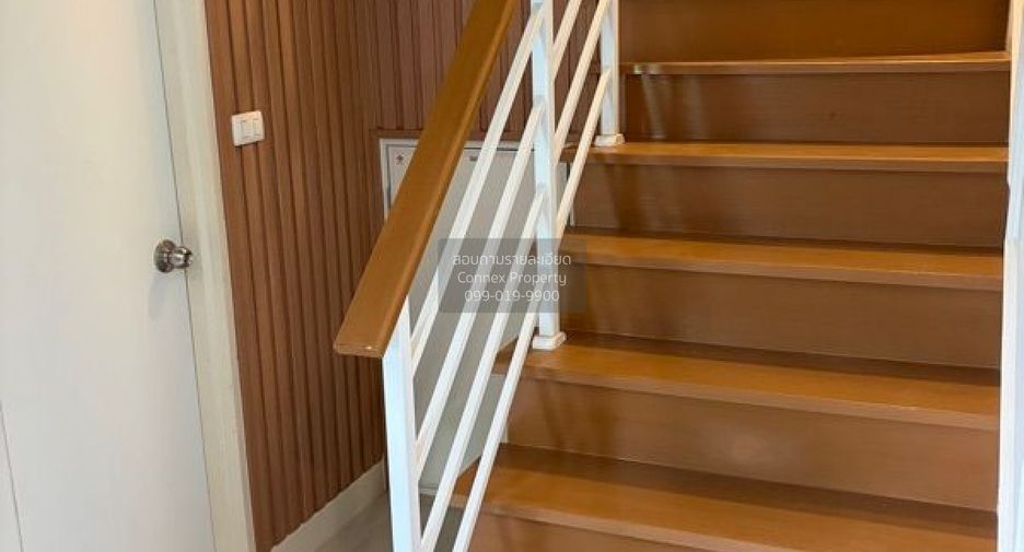For sale 4 bedrooms townhouse in Mueang Samut Sakhon, Samut Sakhon