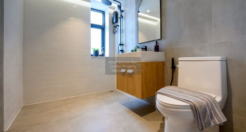 For sale 2 bedrooms condo in Phra Khanong, Bangkok