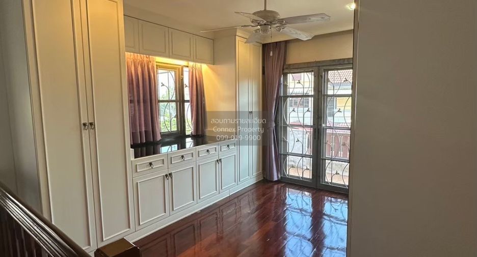 For sale 3 bedrooms house in Thawi Watthana, Bangkok