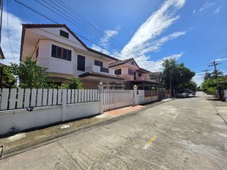 For sale 3 bedrooms house in Thawi Watthana, Bangkok