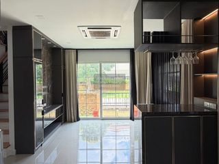 For sale 4 bedrooms house in Bang Khae, Bangkok