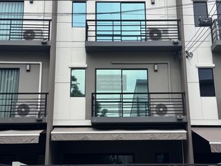 For sale 3 bedrooms townhouse in Bang Khen, Bangkok