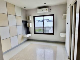 For sale 3 bedrooms townhouse in Wang Thonglang, Bangkok