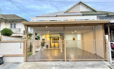 Casa adosada en venta de 4 habitaciones en Bang Yai, Nonthaburi
