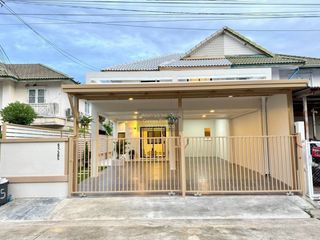 Casa adosada en venta de 4 habitaciones en Bang Yai, Nonthaburi