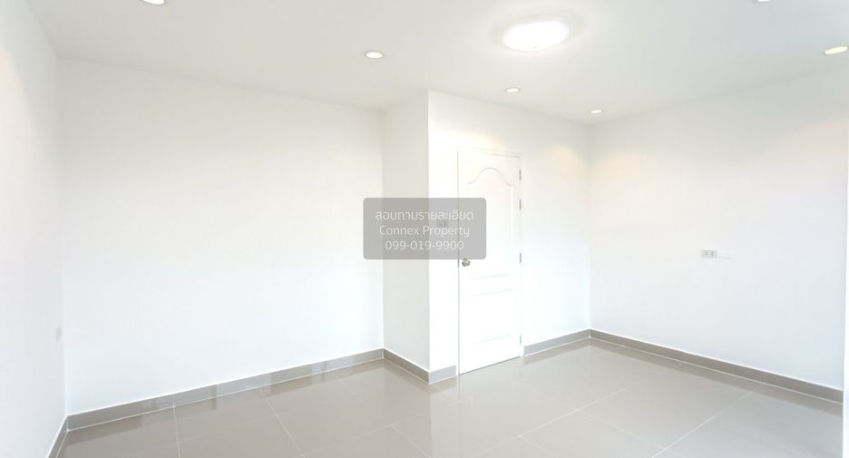 For sale 4 bedrooms townhouse in Huai Khwang, Bangkok