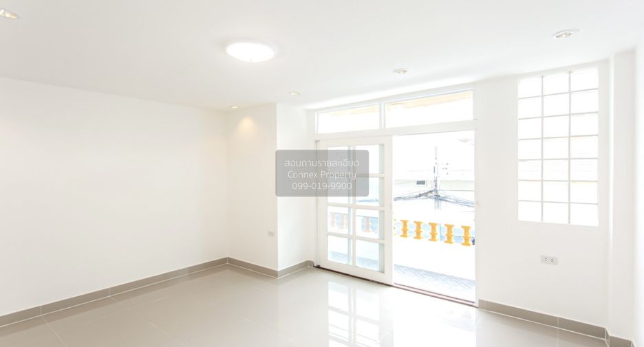 For sale 4 bedrooms townhouse in Huai Khwang, Bangkok