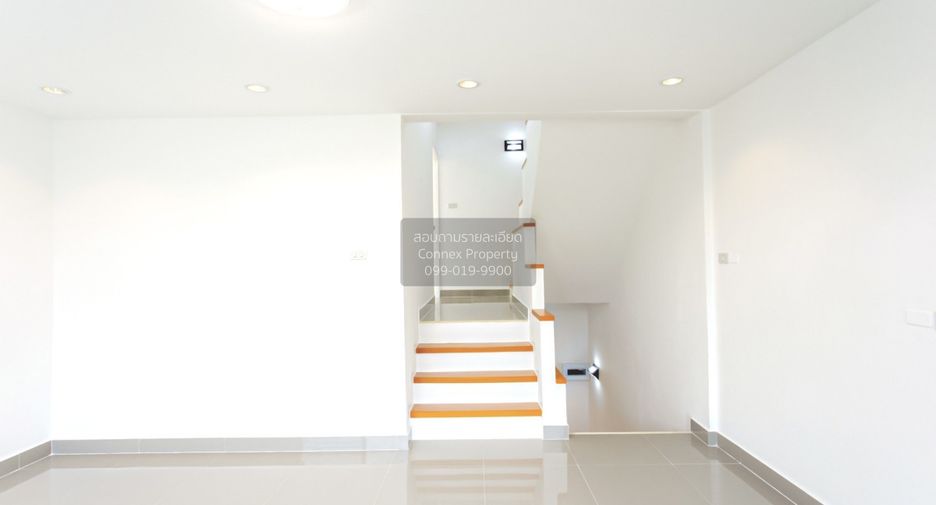 For sale 4 bedrooms townhouse in Huai Khwang, Bangkok