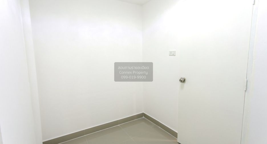 For sale 4 bedrooms townhouse in Huai Khwang, Bangkok