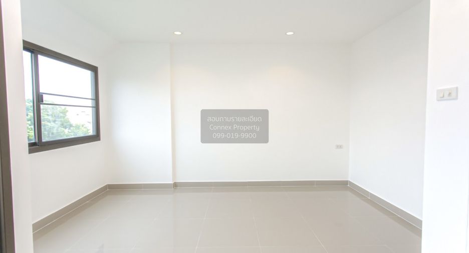 For sale 4 bedrooms townhouse in Huai Khwang, Bangkok