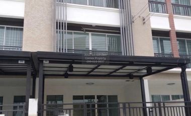 For sale 3 bedrooms townhouse in Lat Phrao, Bangkok