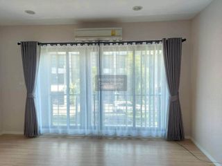 Casa adosada en venta de 3 habitaciones en Phasi Charoen, Bangkok