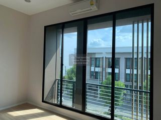 Casa adosada en venta de 3 habitaciones en Phasi Charoen, Bangkok