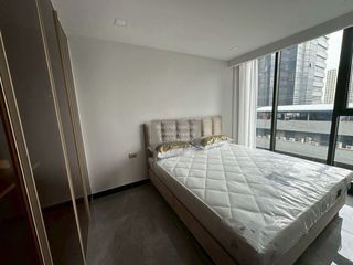 For sale 3 bedrooms condo in Huai Khwang, Bangkok