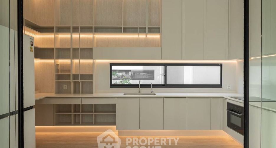 For rent 4 bedrooms house in Saphan Sung, Bangkok