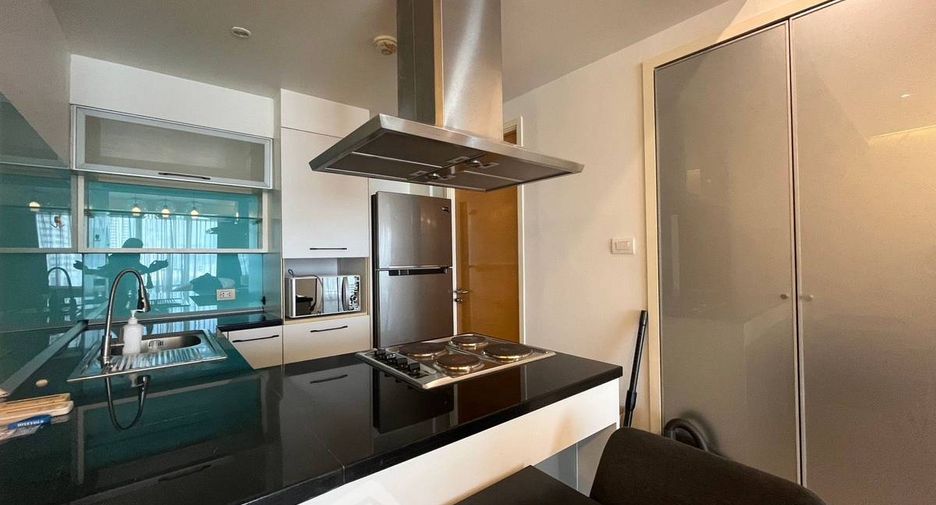 For rent 2 bedrooms condo in Khlong Toei, Bangkok