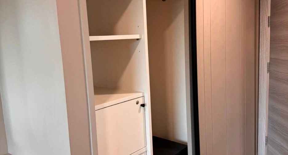 For rent 2 bedrooms apartment in Watthana, Bangkok