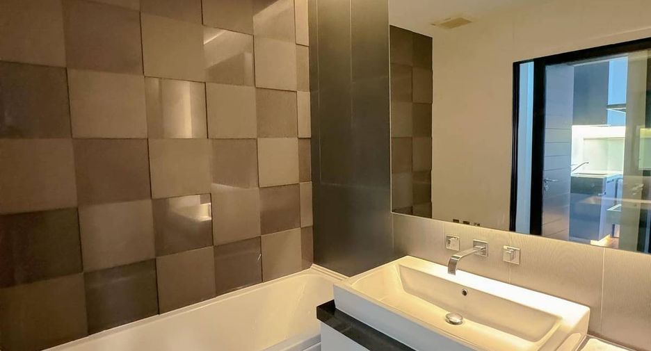 For rent 1 bed condo in Huai Khwang, Bangkok