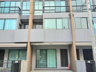 出租 3 卧室 联排别墅 在 Saphan Sung, 曼谷