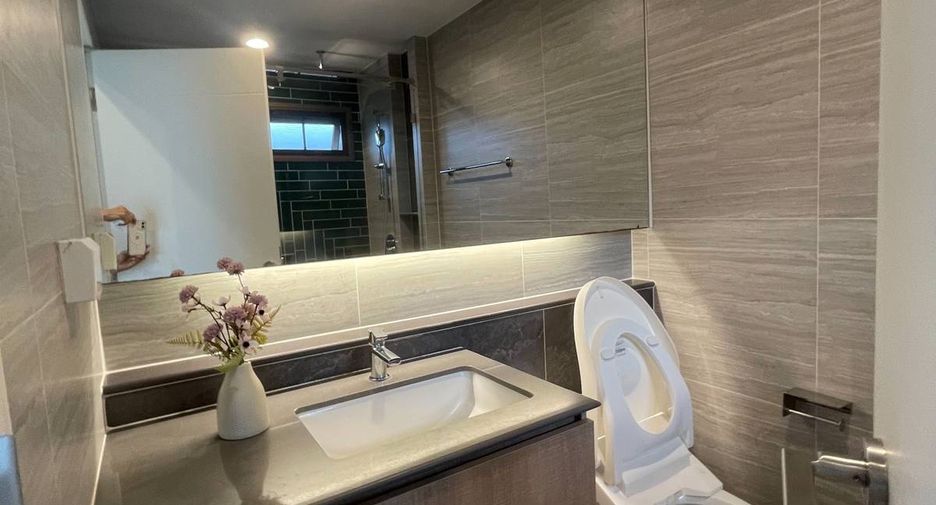 For rent 4 bedrooms house in Bang Kapi, Bangkok