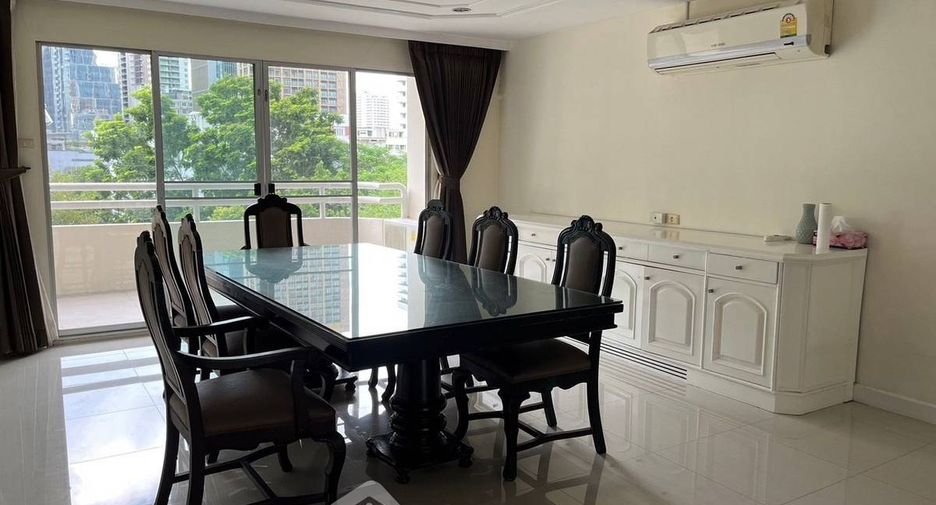 Condo en alquiler de 3 habitaciones en Khlong Toei, Bangkok