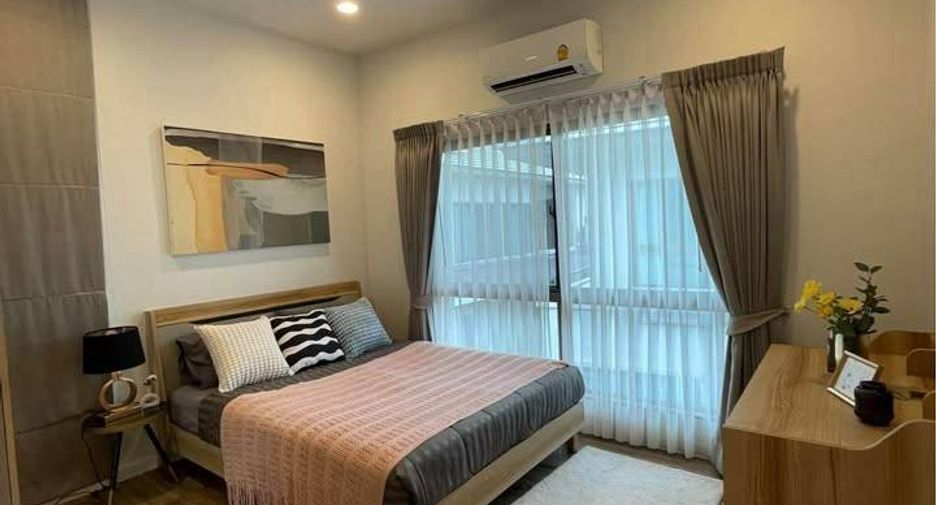For rent 4 bedrooms house in Bang Kapi, Bangkok
