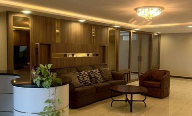 For rent 3 bedrooms condo in Khlong Toei, Bangkok