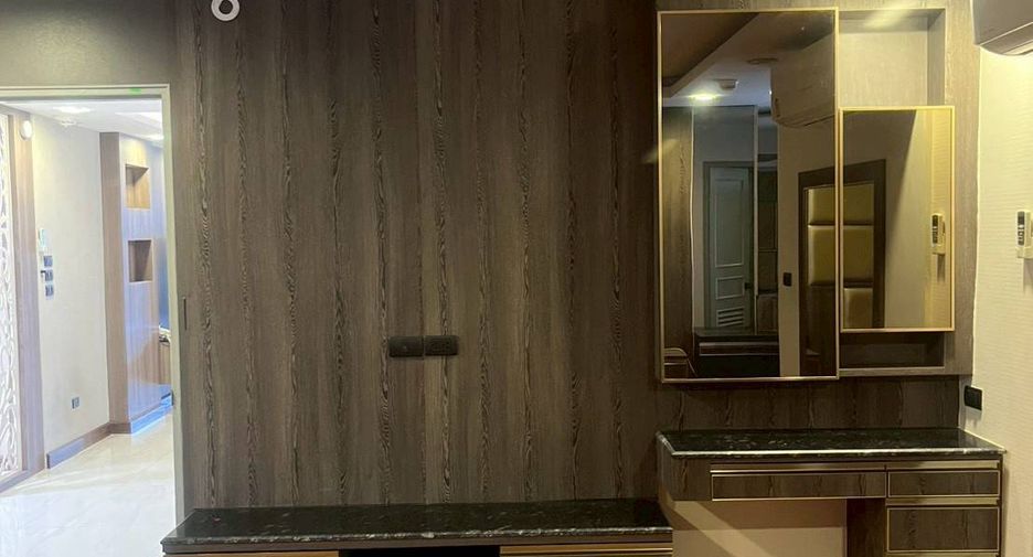 For rent 3 bedrooms condo in Khlong Toei, Bangkok