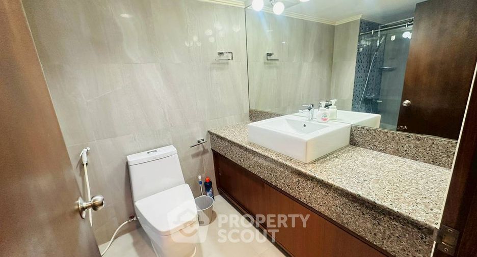 For rent 2 bedrooms condo in Khlong Toei, Bangkok